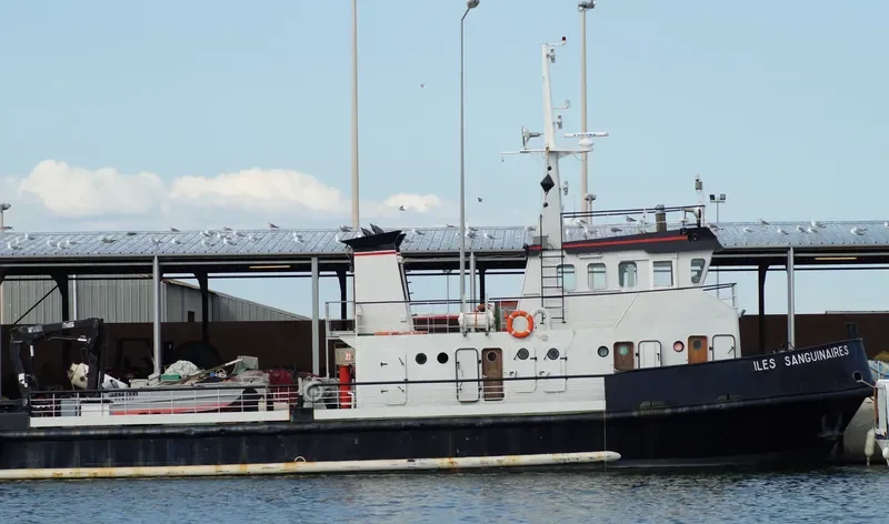 ILES SANGUINAIRES Tug Boat IMO 7804819