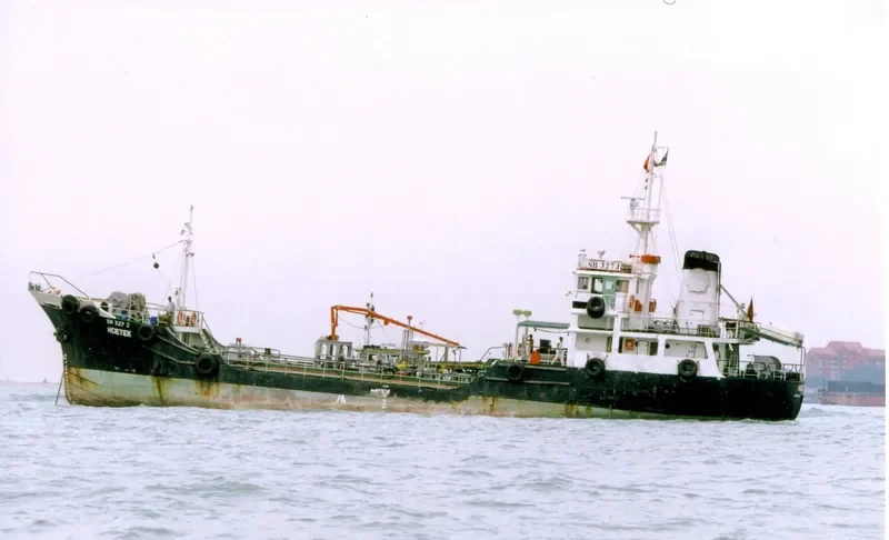 HOETEK Tanker IMO 7818262 photo 2