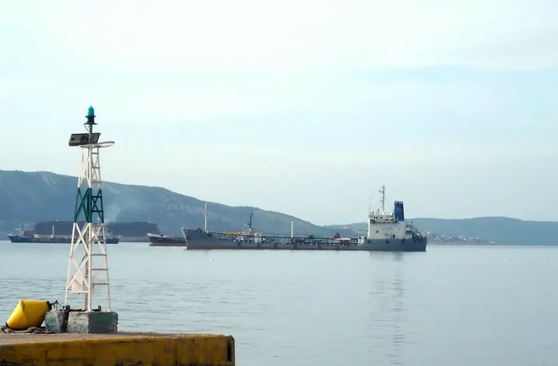 DOLPHIN Tanker IMO 7821532 photo 8