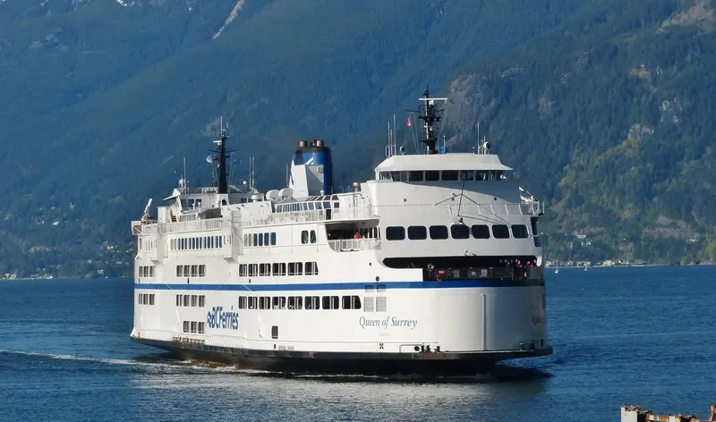 QUEEN OF SURREY Ro-Ro IMO 7902221 photo 2