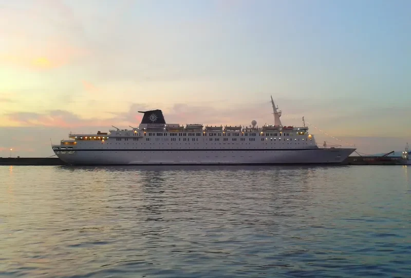 QING Passenger Ship IMO 7902295 photo 2