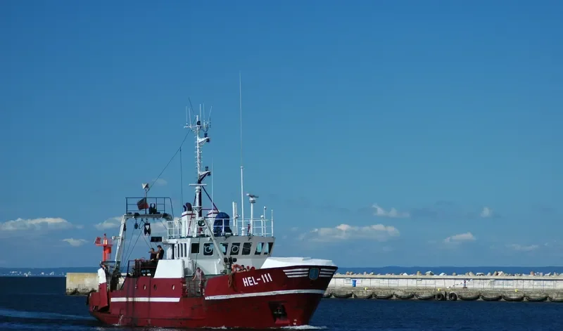 HEL 111 Fishing Vessel IMO 7906021 photo 4