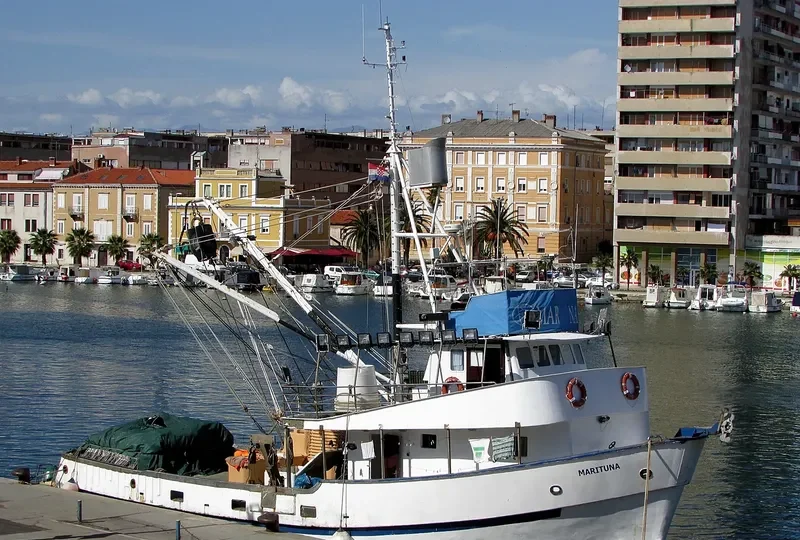 MARITUNA Fishing Vessel IMO 7912135 photo 2