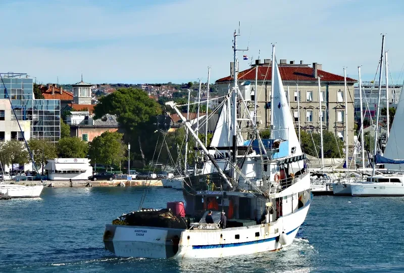 MARITUNA Fishing Vessel IMO 7912135 photo 6