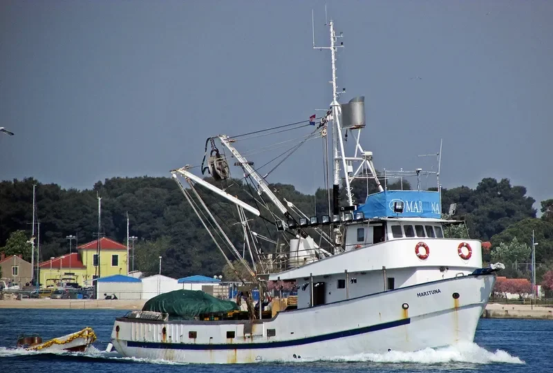 MARITUNA Fishing Vessel IMO 7912135 photo 8