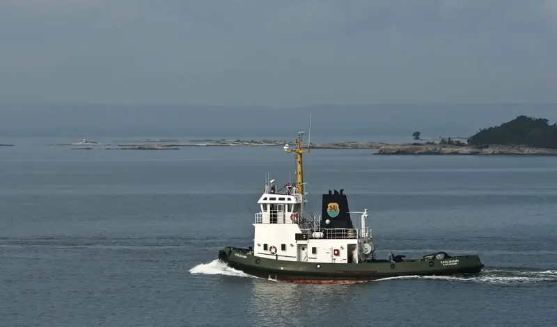 KARLSHAMN Tug Boat IMO 7912678 photo 7