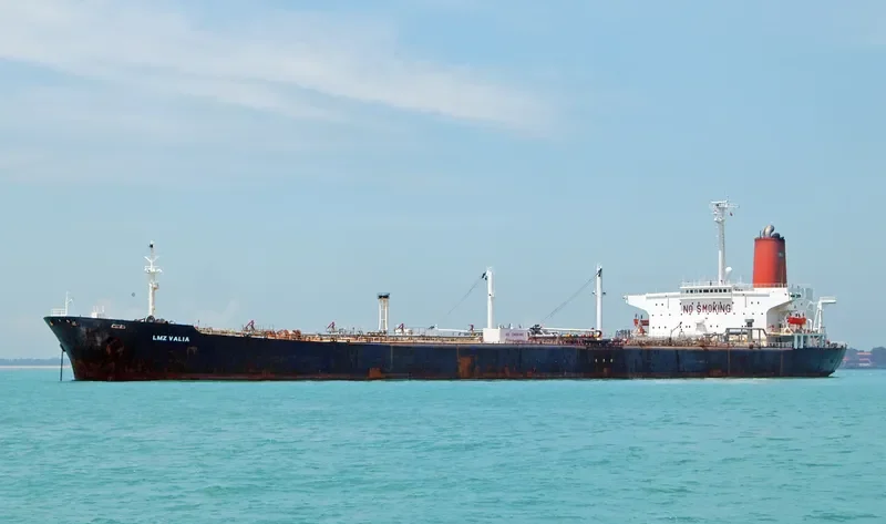 DEFENDER Tanker IMO 7913335 photo 2