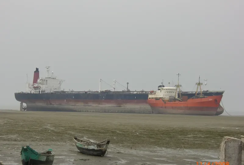 LEO Tanker IMO 7915357 photo 2