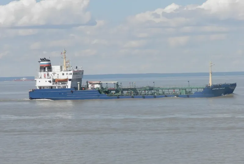 BALTIC SEAGULL Tanker IMO 7917549 photo 8