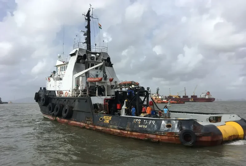 MISS TIGER Tug Boat IMO 7917886 photo 2