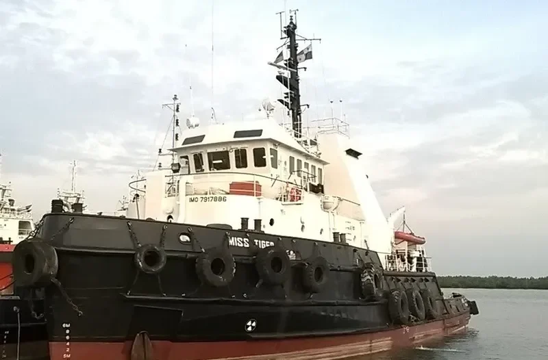 MISS TIGER Tug Boat IMO 7917886 photo 3