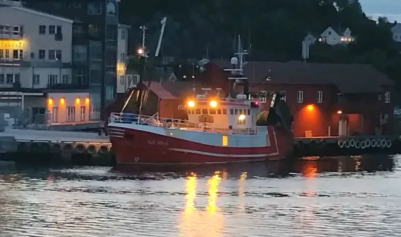 ASTRID ANN Fishing Vessel IMO 7918048 photo 2