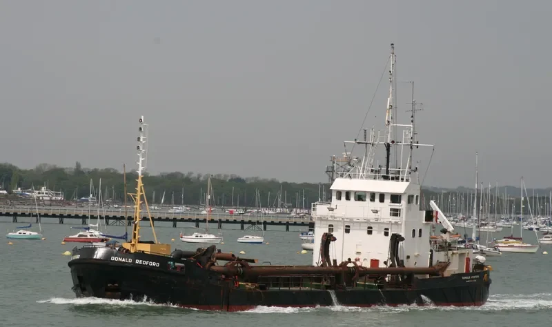 DONALD REDFORD Dredger IMO 7924281 photo 2