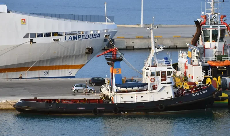 REFOLA SECONDO Tug Boat IMO 7929085 photo 2