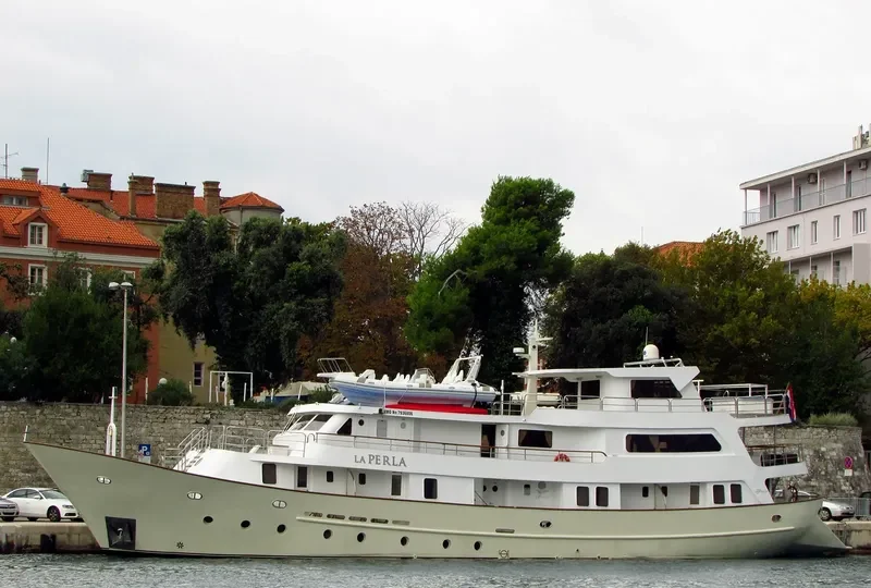 LA PERLA Passenger Ship IMO 7936806 photo 7