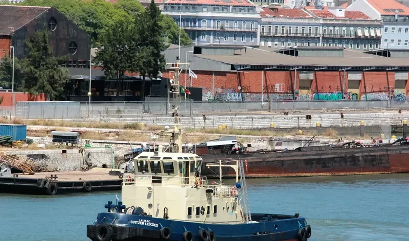 SVITZER LEIXOES Tug Boat IMO 8000848 photo 4