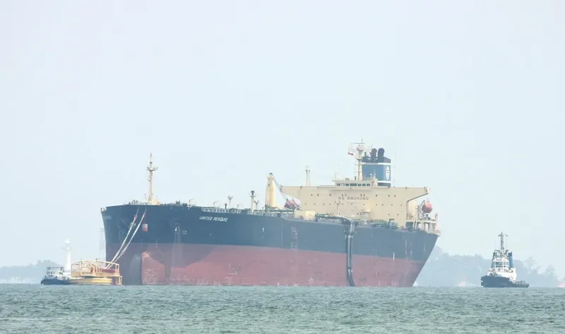 UNITED RESOLVE Tanker IMO 9018476 photo 2