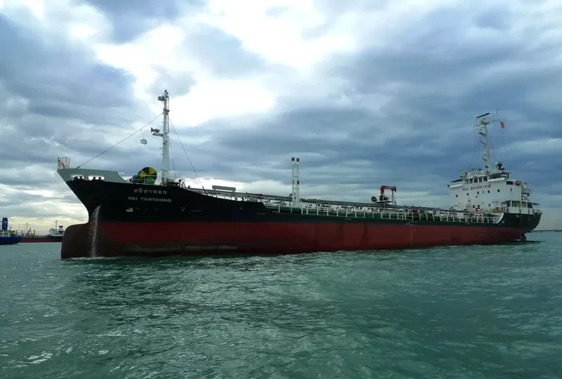 SRI TAH THONG Tanker IMO 9047233 photo 2
