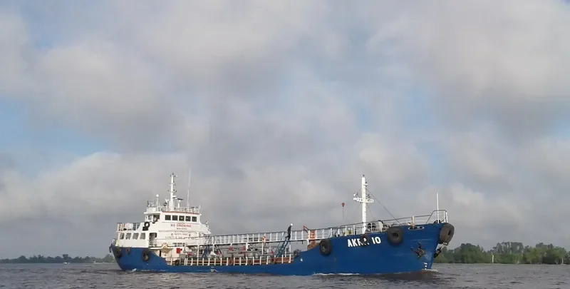 AKRA 10 Tanker IMO 9049748 photo 3