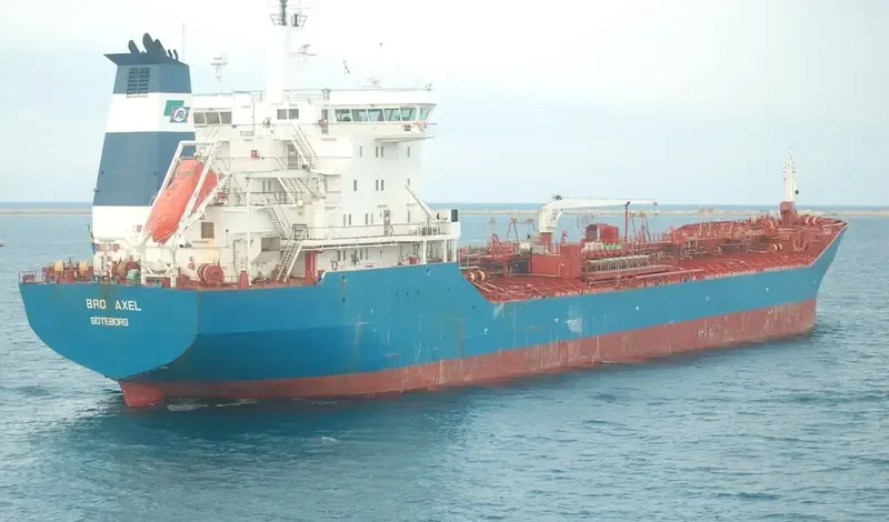 ORIENT WELL Tanker IMO 9059688 photo 9