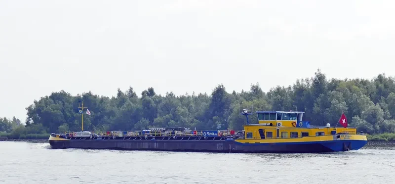 PIZ AMALIA Tanker IMO 9063897 photo 6