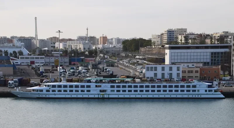 LA BELLE DE CADIX Passenger Ship IMO 9068938