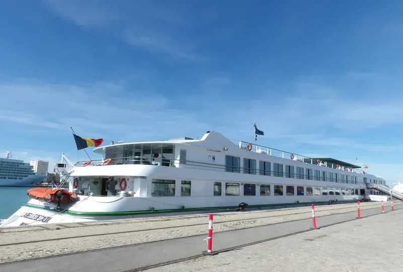 LA BELLE DE CADIX Passenger Ship IMO 9068938 photo 2