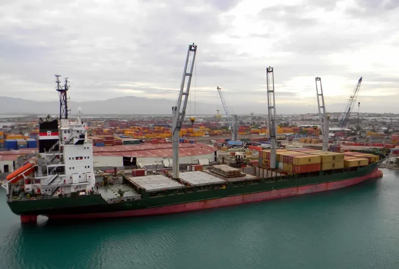 MTT KINABALU Container Ship IMO 9070852 photo 3