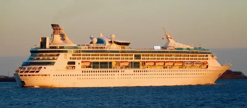GRANDEUR OF THE SEAS Passenger Ship IMO 9102978 photo 2