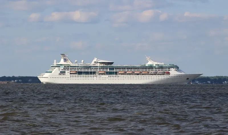 GRANDEUR OF THE SEAS Passenger Ship IMO 9102978 photo 9