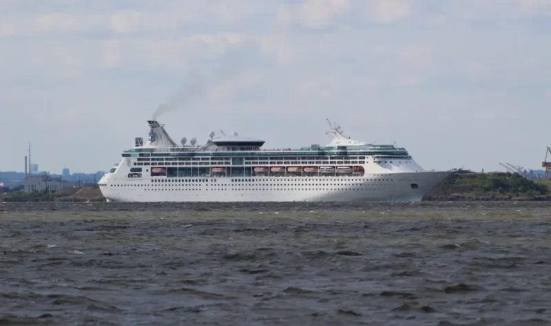 GRANDEUR OF THE SEAS Passenger Ship IMO 9102978 photo 10