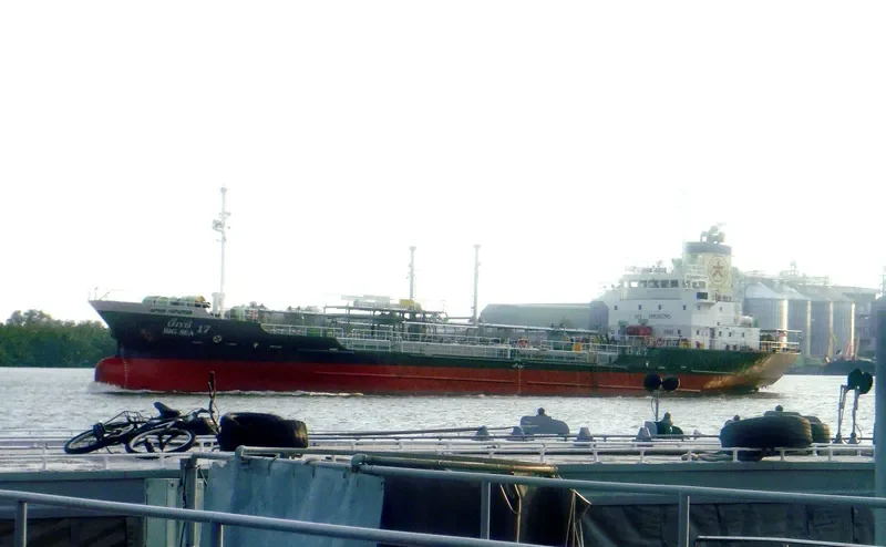 BIG SEA 17 Tanker IMO 9103647 photo 8