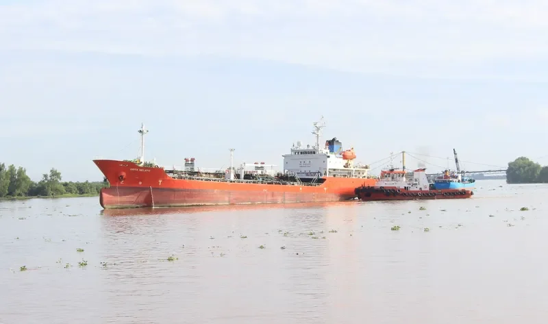 GRIYA MELAYU Tanker IMO 9109158 photo 2