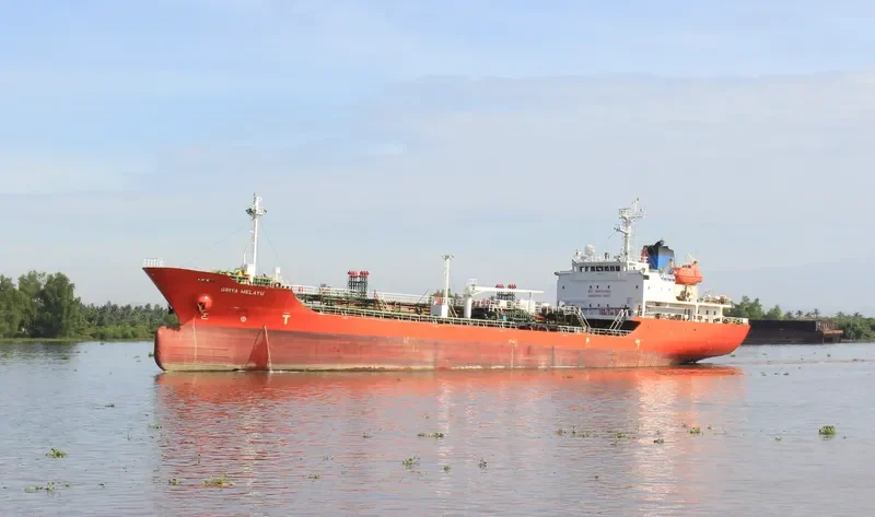 GRIYA MELAYU Tanker IMO 9109158 photo 3