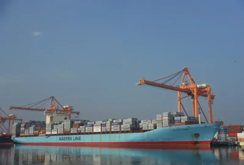 SOVEREIGN MAERSK Container Ship IMO 9120841