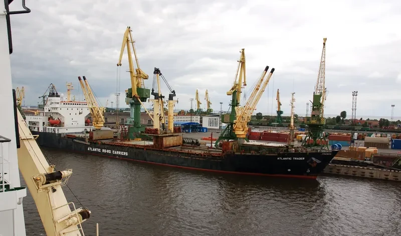 A TRADER Container Ship IMO 9123104