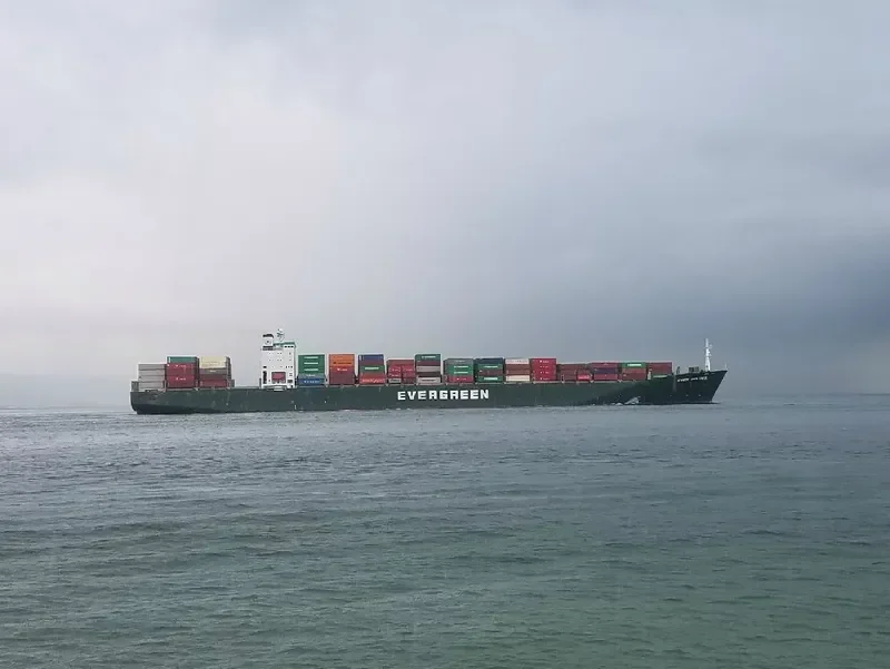 EVER DELUXE Container Ship IMO 9134256 photo 2