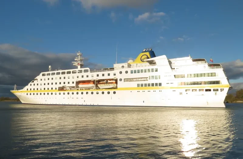 HAMBURG Passenger Ship IMO 9138329 photo 8
