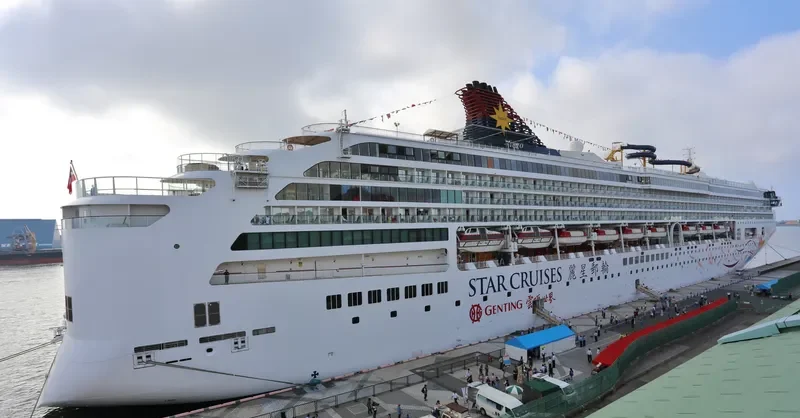 EXPLORER DREAM Passenger Ship IMO 9141077 photo 6