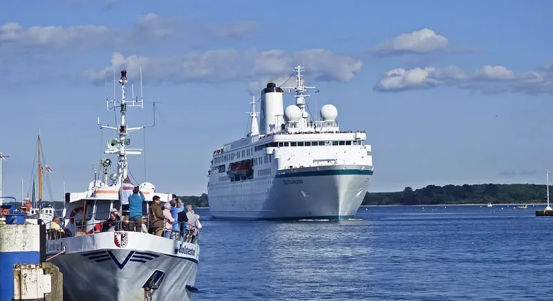 DEUTSCHLAND Passenger Ship IMO 9141807 photo 5