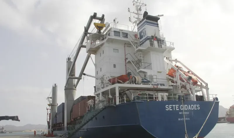 MARIA DA PAZ Container Ship IMO 9150432 photo 2