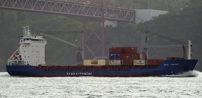MARIA DA PAZ Container Ship IMO 9150432 photo 4