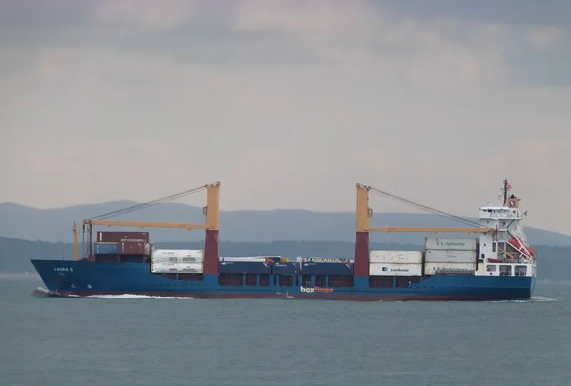 LAURA S Container Ship IMO 9157868 photo 2