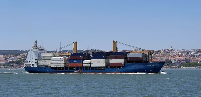 LAURA S Container Ship IMO 9157868 photo 8