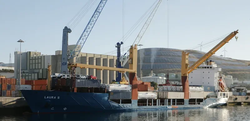 LAURA S Container Ship IMO 9157868 photo 10