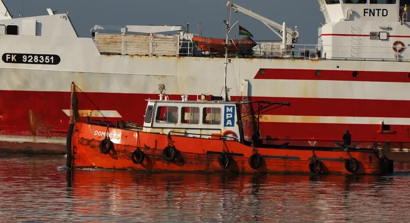 DOMBEYA Tug Boat IMO 9157882 photo 4