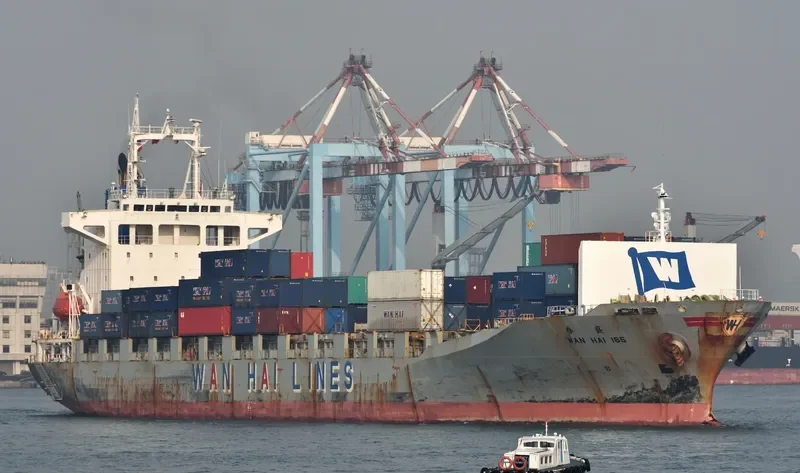 WAN HAI 165 Container Ship IMO 9158850 photo 3