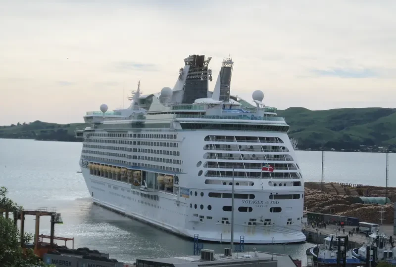 VOYAGER OF THE SEAS Passenger Ship IMO 9161716 photo 7