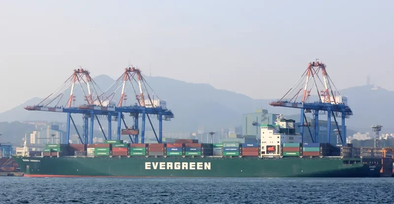 EVER UBERTY Container Ship IMO 9168831 photo 10