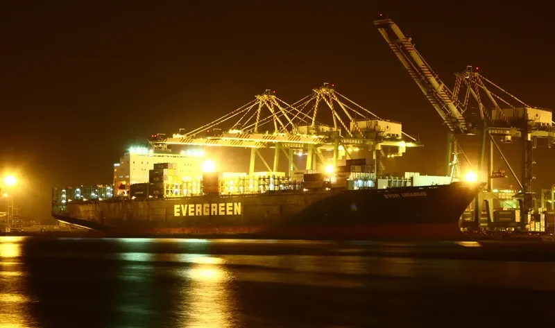 EVER URANUS Container Ship IMO 9168855 photo 6